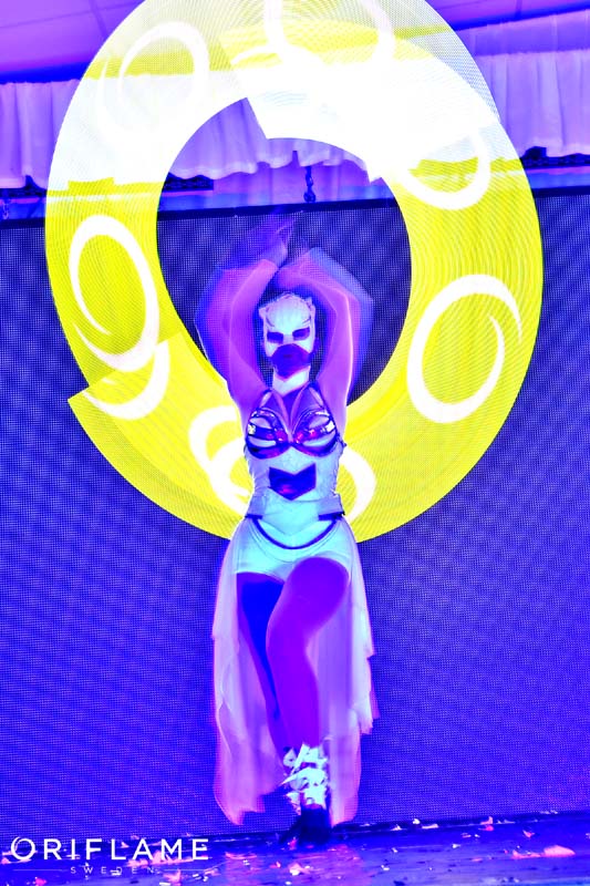 Oriflame Logo PIxel Poi Anta Agni UV Show
