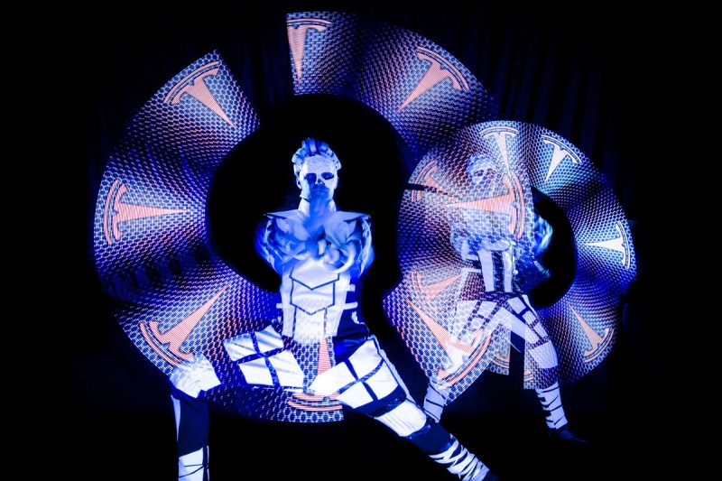 grafické žonglovanie - svetelná šou Anta Agni - Visual Pixel Show