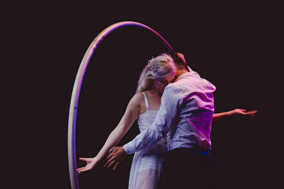 Tanečno-akrobatický duet Cyr Wheel - Svadobné prstene