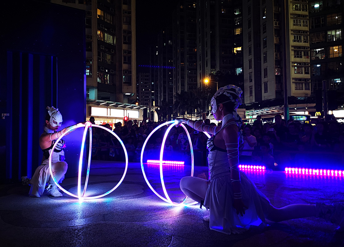 Svietiace kruhy Hula Hoop - predstavenie Anta Agni Hongkong