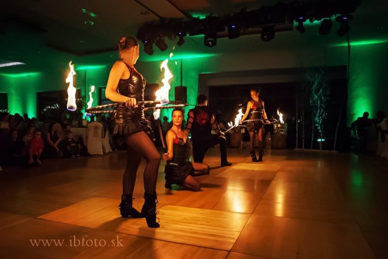 Anta Agni FIRE Show a UV Show - tanečníci s ohňom a UV svetlom