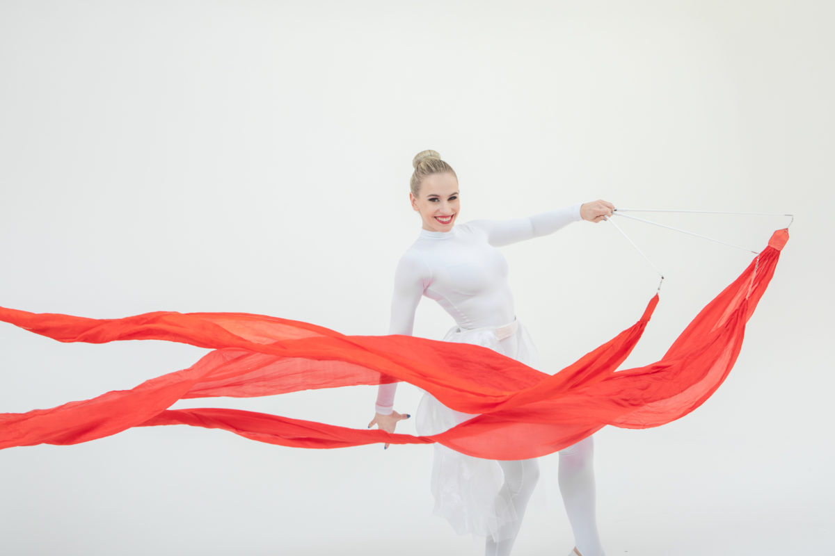 Tanečnice s hodvábnou stuhou Anta Agni - reklama Wüstenrot